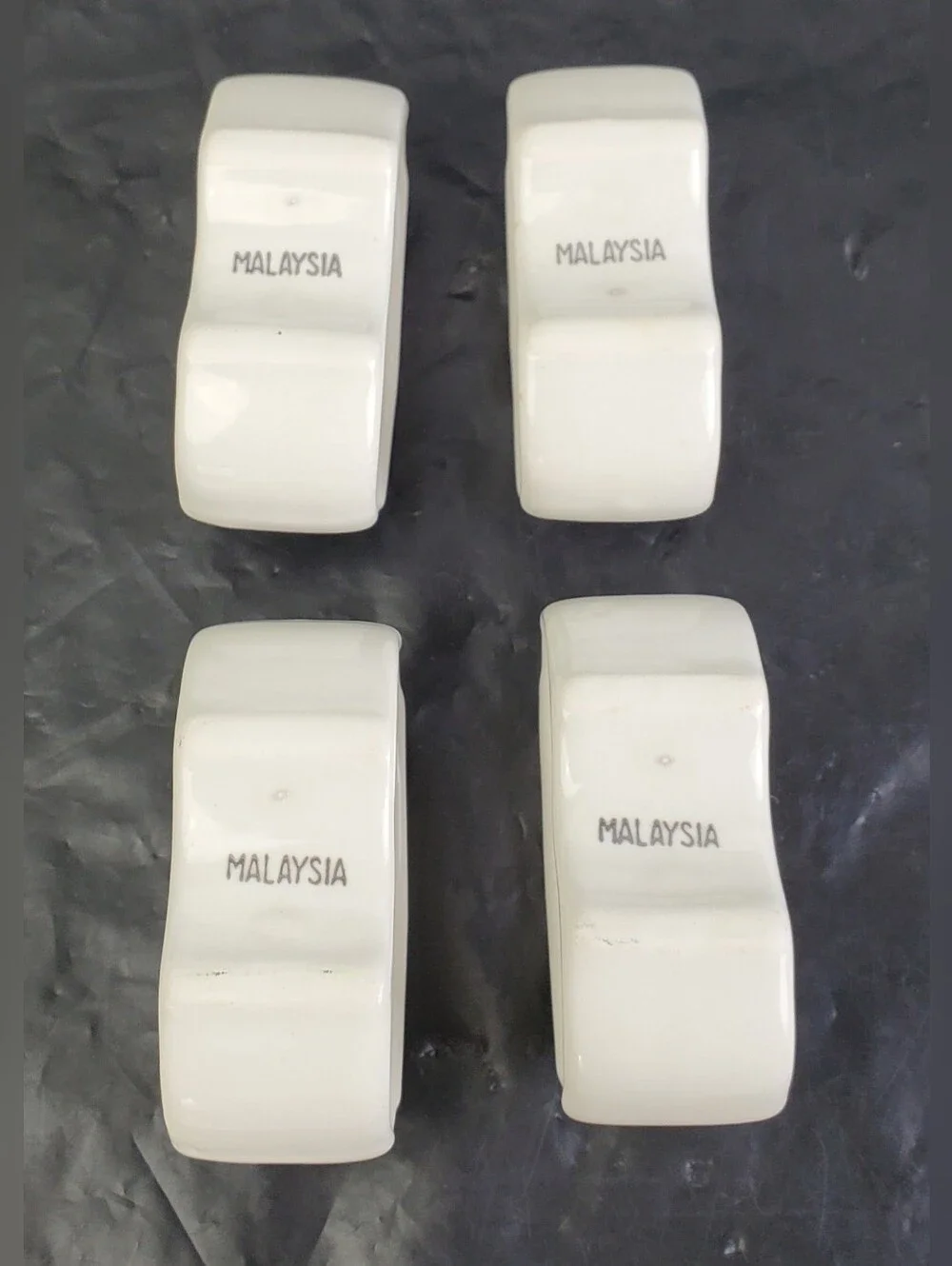 Mikasa Italian Countryside Napkin Rings w/ Box - DD900 / 466 - Set of 4 - GUC